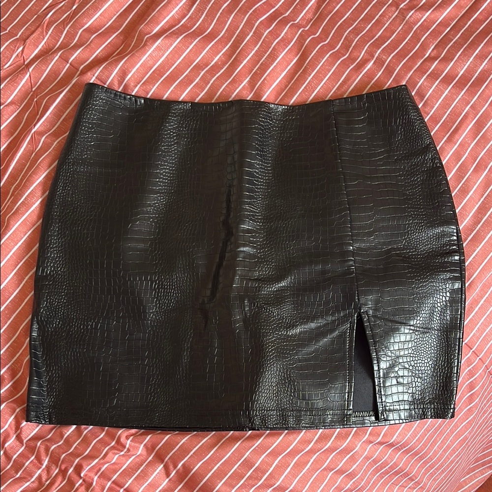 Fashion Nova Black Mini Pencil Skirt with Slit